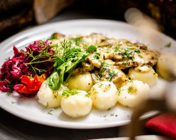 Gdzie zjeść w Katowicach? Przewodnik po smakach i okazjach