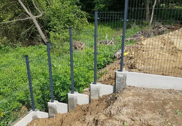 Jak podwyższyć ogrodzenie panelowe - proste sposoby na stabilność i estetykę