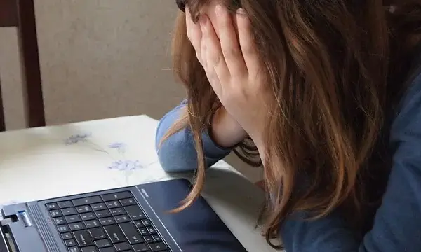 Na czym polega znęcanie psychiczne i jak je rozpoznać w życiu?