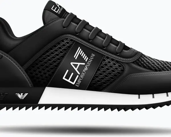 Stylowe, czarne buty Emporio Armani z siateczką i białym logo EA7. Idealne do miejskich stylizacji.