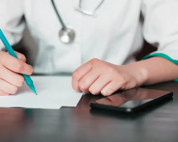 Zwolnienie lekarskie od dentysty? Sprawdź, kiedy dostaniesz L4!