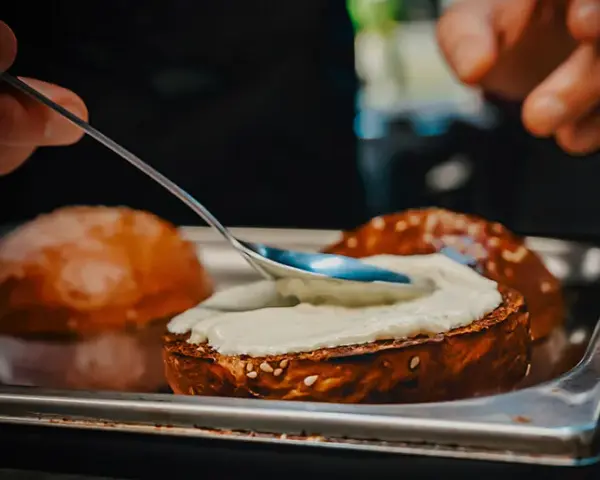 Jakie sosy do burgera? Odkryj smaki, które zachwycą podniebienie