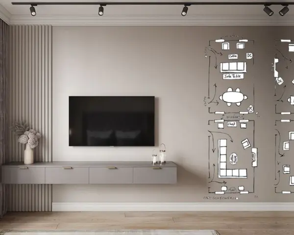 Un moderno soggiorno con un divano e TV laterale. Schizzi di planimetrie sul muro mostrano diverse disposizioni di mobili.