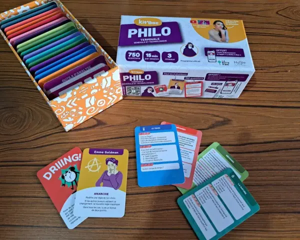 Un bac jeu de cartes "Kit'Bac Philo" pour la Terminale, avec des cartes questions et réponses sur le thème de la philosophie.