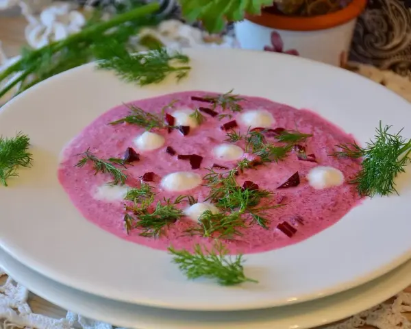 Jakie przyprawy do zupy buraczkowej, aby uzyskać niezapomniany smak?