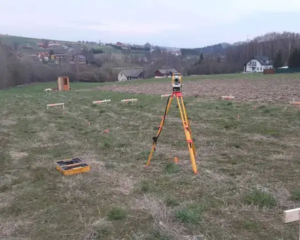 Co potrzebuje geodeta do wytyczenia budynku? Kluczowe dokumenty i informacje