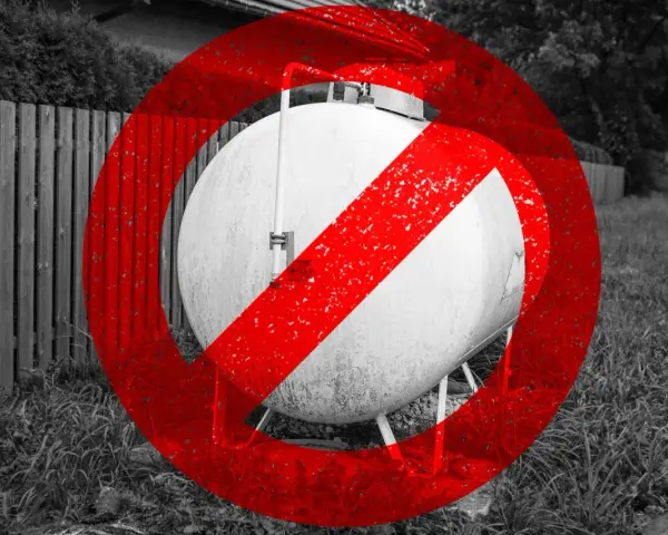 Zbiornik na gaz z przekreśleniem. Nadchodzi zakaz ogrzewania gazem w Polsce, czas na zmiany.