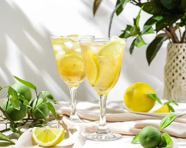 Cytrynówka: Proste przepisy na pyszne domowe drinki