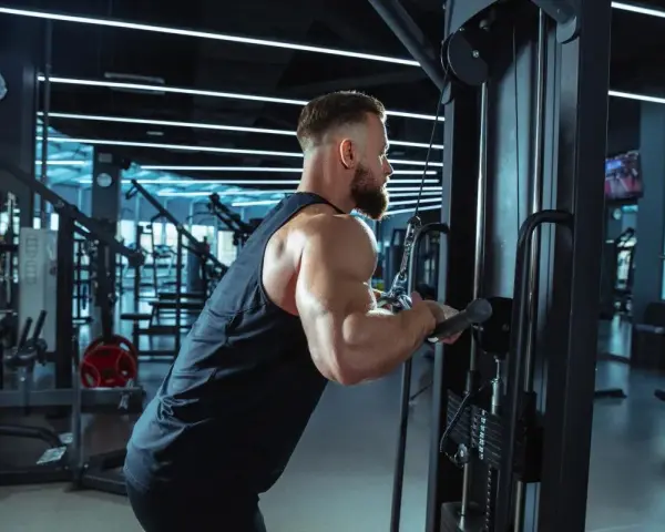 Trening CrossFit: Ile trwa i co robisz przez tę godzinę?
