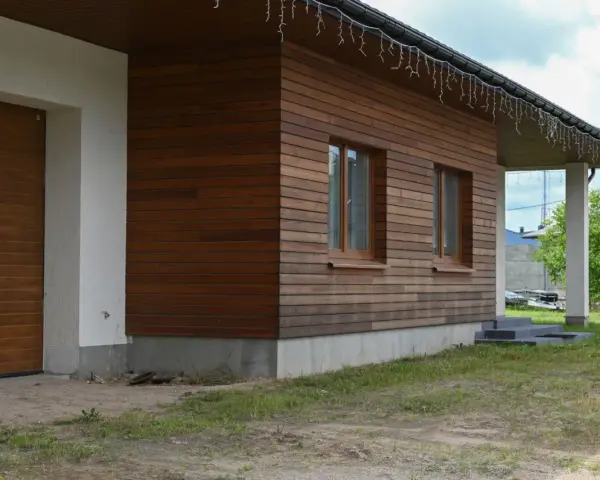 Elewacja drewnopodobna? Poznaj 6 trwałych i tanich alternatyw!