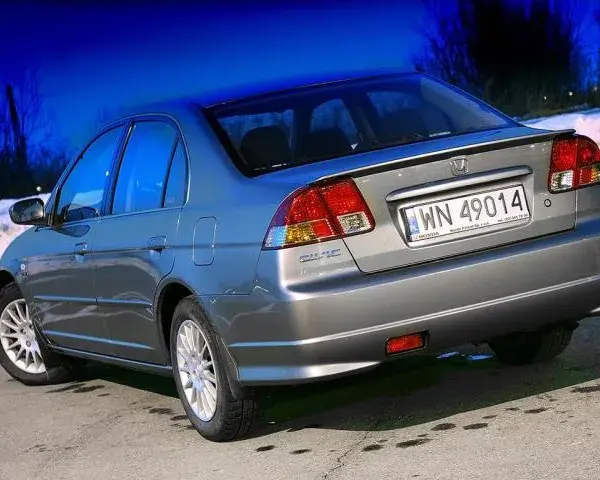 Honda Civic VII: Pojemność baku (50L) i zasięg - sprawdź!