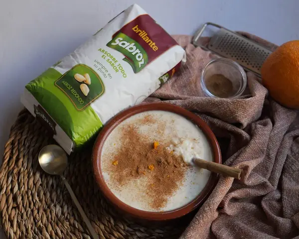 Arroz con leche cremoso, listo para disfrutar. Ingredientes: arroz Sabroz, naranja y canela. Perfecto para Thermomix.
