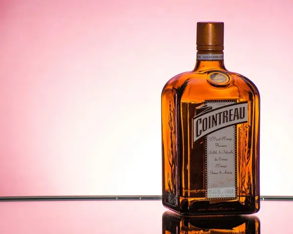 Cointreau: Z czym pić? Klasyczne i nowoczesne drinki przepisy!
