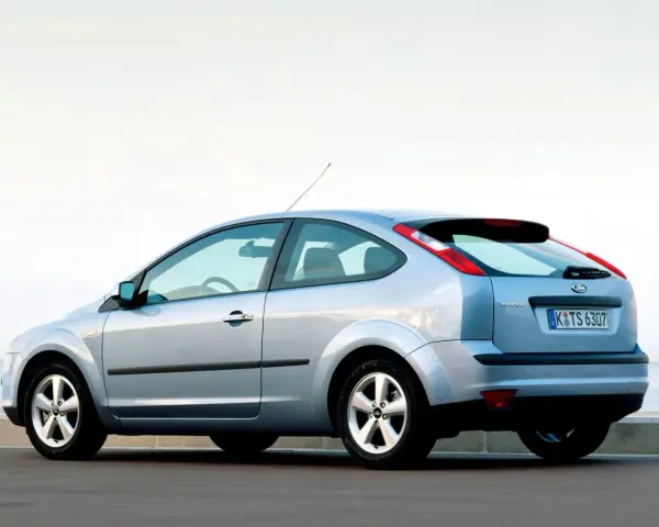 Ford Focus MK2: Pojemność baku (55L) i realny zasięg. Czy tankujesz dobrze?