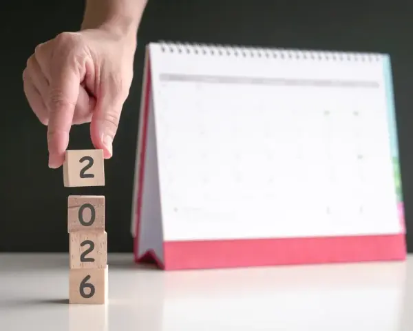 Oblicz staż pracy 2026: Zlecenia, studia, urlop w końcu się liczą!