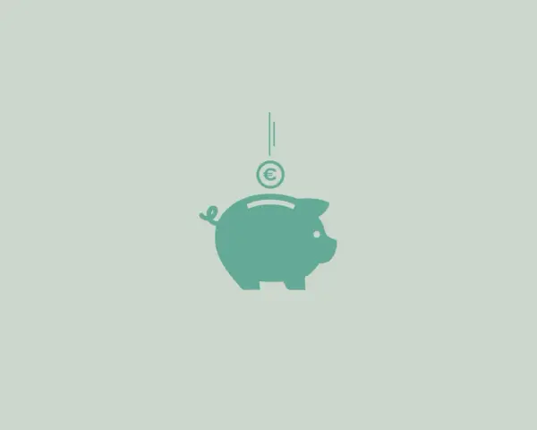 Hucha verde con una moneda de euro cayendo. Ahorrar para gastos variables necesarios es clave.