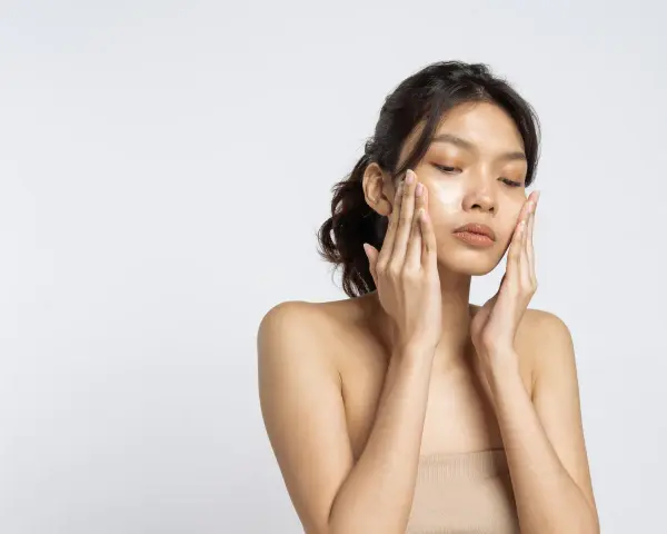 Peeling do cery trądzikowej: Enzymatyczny czy kwasowy BHA?