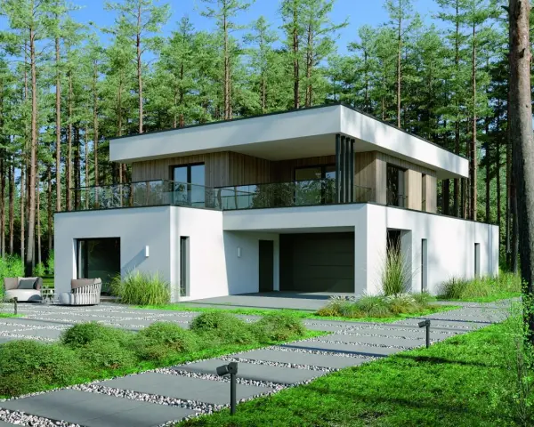 Nowoczesny dom 200m2 w otoczeniu sosnowego lasu. Biała bryła z drewnianymi elementami, taras z przeszkloną balustradą i podjazd z kamiennymi płytami.