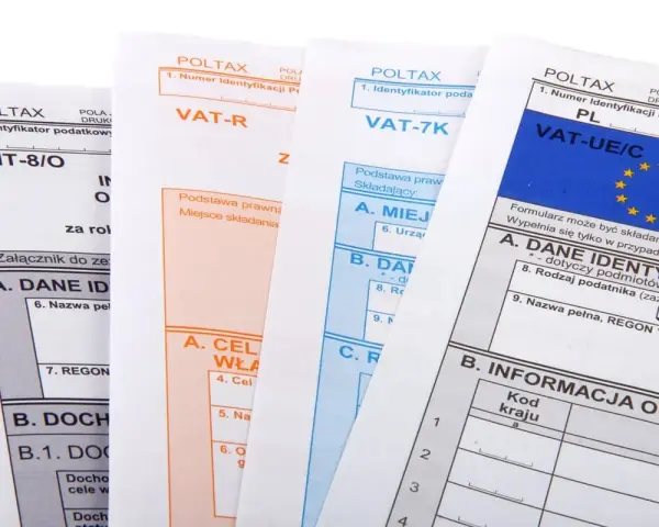 Formularze podatkowe, w tym CIT-8/O, VAT-R, VAT-7K i VAT-UE/C, z widocznymi polami na numer identyfikacyjny podatnika (NIP) i numer VAT.