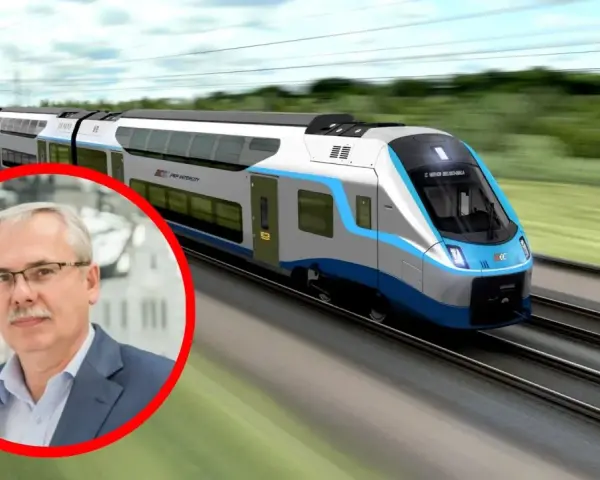 Portret mężczyzny w okularach w czerwonym okręgu na tle pędzącego pociągu PKP Intercity.