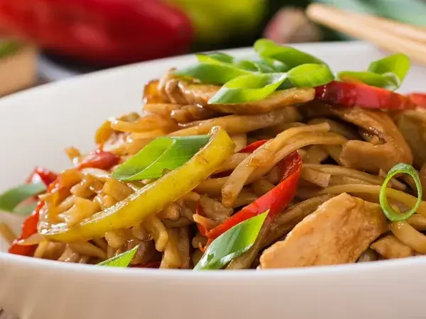 Domowy Pad Thai: Przepis krok po kroku | Autentyczny smak w Polsce