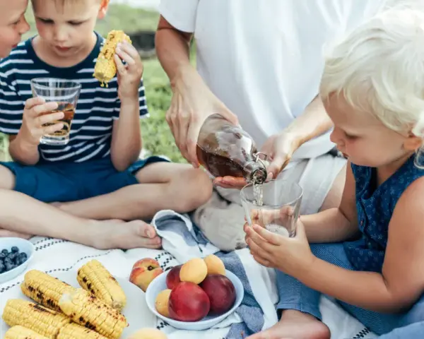 Co na piknik dla dziecka: najlepsze pomysły na jedzenie i zabawy