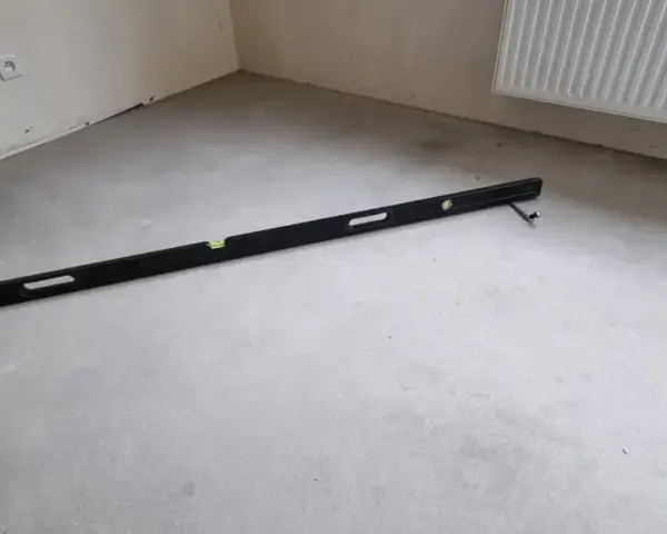 Jakie są dopuszczalne poziomy wilgotności posadzki pod panele?
