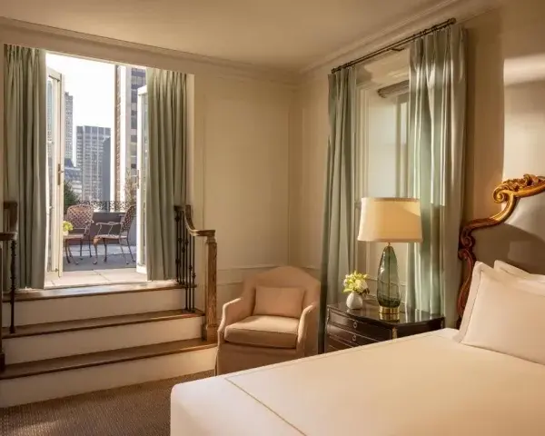 Plaza Hotel New York: Lusso, Cinema e Storia. Guida Completa