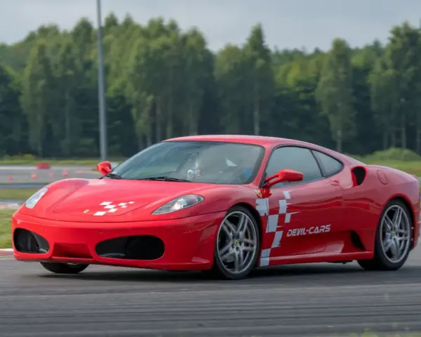 Poczuj się jak właściciel Ferrari: luksusowe doświadczenia i emocje