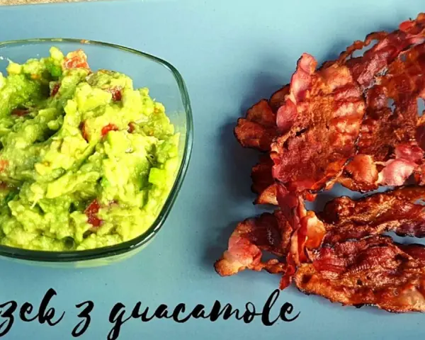 Chrupiący boczek idealnie komponuje się z orzeźwiającym guacamole. Pyszne połączenie, które sprawdzi się jako dodatek do wielu dań.
