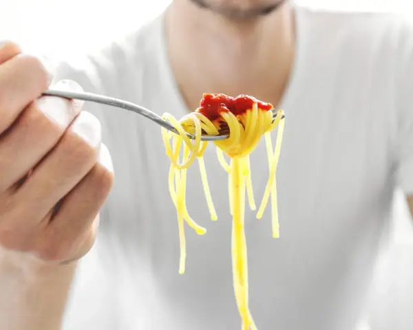 Spaghetti: ile kalorii? Jak jeść ulubione danie bez wyrzutów?