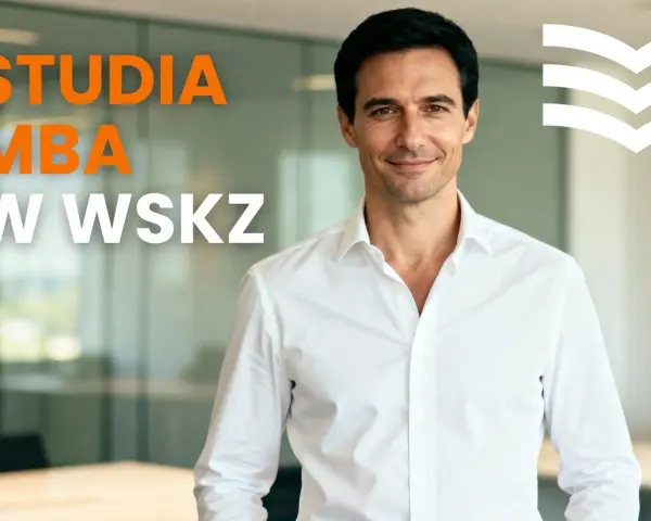 Uśmiechnięty mężczyzna w białej koszuli, promujący studia MBA w WSKZ.