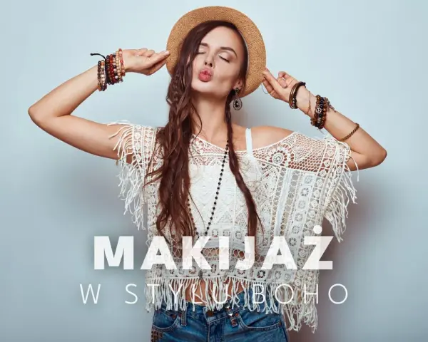 Kobieta w kapeluszu i koronkowym topie, z mnóstwem bransoletek, prezentuje makijaż boho.
