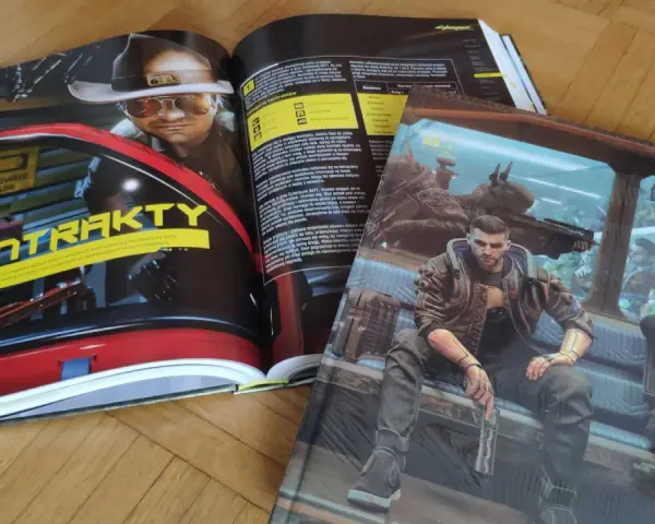 Książka z gry Cyberpunk 2077, z rozdziałem o kontraktach i okładką z pegadorem.