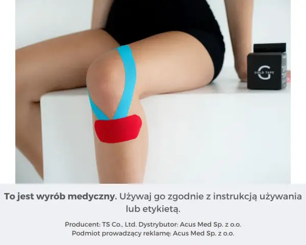 Kolorowe taśmy do kinesiotapingu na kolanie, wspierające rehabilitację. Obok pudełko z taśmą.