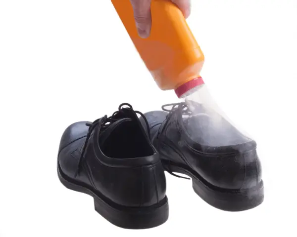 Skuteczne domowe sposoby na śmierdzące buty - pozbądź się zapachu