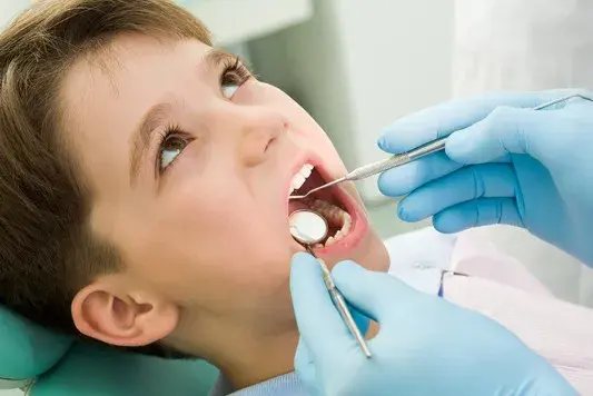 Dziecko boi się dentysty? Skuteczne sposoby na lęk i stres!
