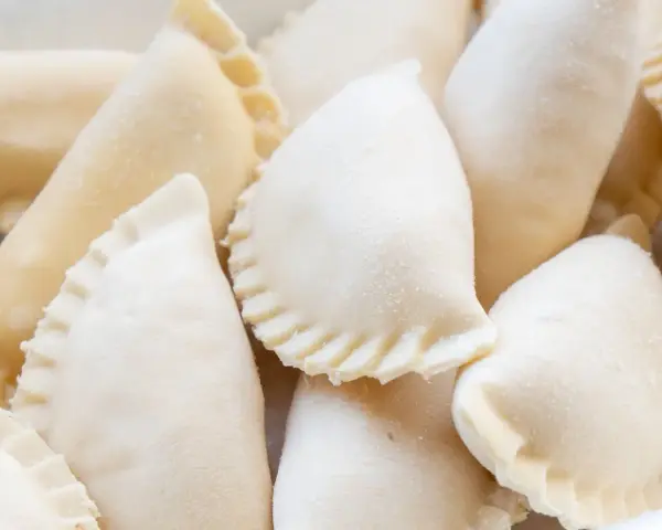 Jak mrozić ugotowane pierogi? Prosty sposób na zachowanie smaku