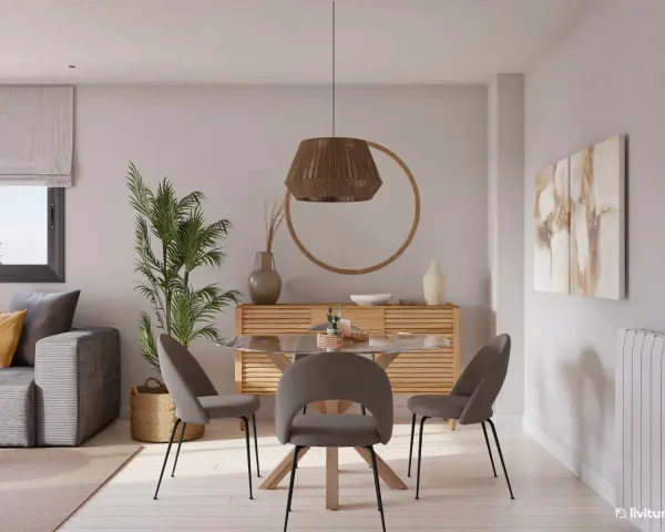 Acogedor salon comedor muy pequeño con sofá gris, mesa redonda de cristal y sillas tapizadas. Decoración natural con planta y cesta.