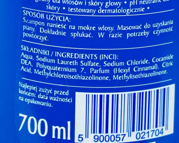 Składniki szamponu: Aqua, Sodium Laureth Sulfate, Sodium Chloride, Cocamide DEA, Polyquaternium 7, Parfum (Hexyl Cinnamal), Citric Acid, Methylchloroisothiazolinone, Methylisothiazolinone. Pojemność 700 ml.