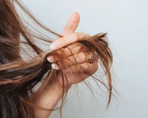 Strohige Haare: Ursachen und effektive Tipps zur Verbesserung
