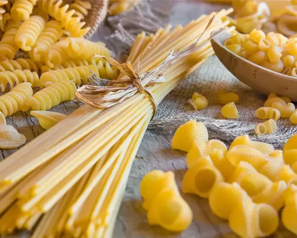 Ile kcal ma makaron? Sprawdź kaloryczność różnych rodzajów