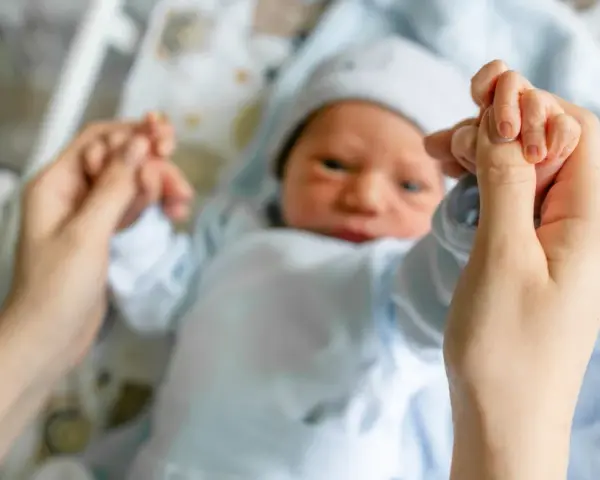 Kiedy dziecko zaczyna widzieć? Kluczowe etapy rozwoju wzroku