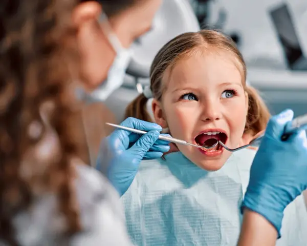 Stomatologia co na NFZ: co warto wiedzieć o dostępnych usługach