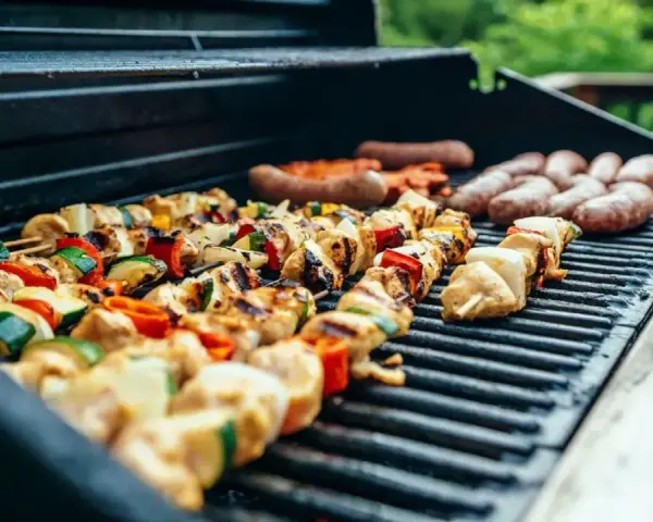 Kiełbasa z grilla w ciąży - zagrożenia i zdrowe alternatywy