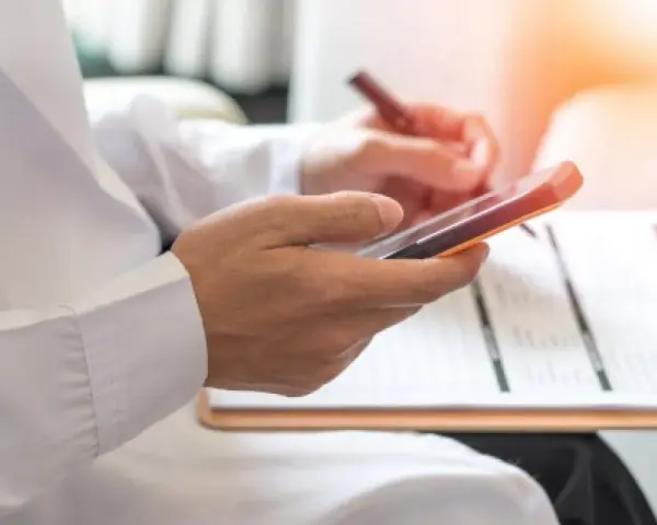 Czy lekarz na teleporadzie może wystawić zwolnienie? Sprawdź zasady