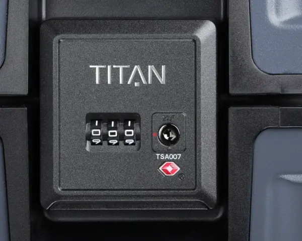 Zamek szyfrowy TSA na walizce Titan. Dowiedz się, jak ustawić kod w walizce, aby bezpiecznie podróżować.