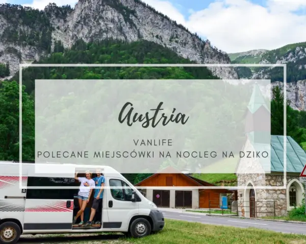 Kamperem przez Austrię, z widokiem na góry i urokliwy kościółek. Vanlife w Alpach to marzenie!