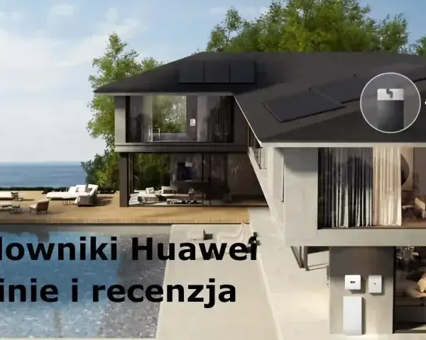 Nowoczesny dom z panelami słonecznymi na dachu i basenem. Falowniki Huawei 6kW zapewniają energię.
