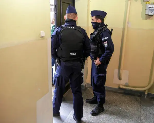 Czy policja może wyrzucić z mieszkania? Poznaj swoje prawa i obowiązki